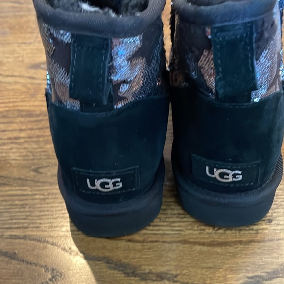 UGG Classic Mini Sequin Stars Boots New in Box - Picture 3 of 5